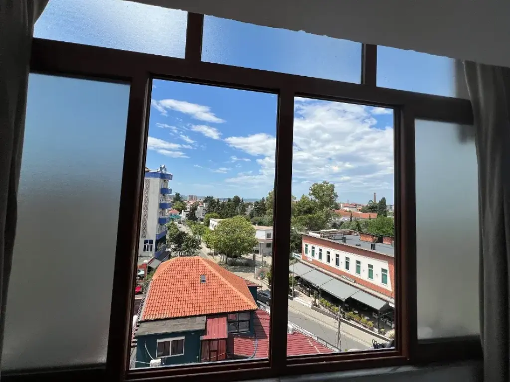 Shitet apartament 1+1+verande ne Laprake , Spitali Ushtarak