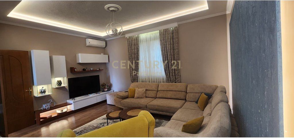 Apartament 3+1 me qira prane Zogut te Zi
