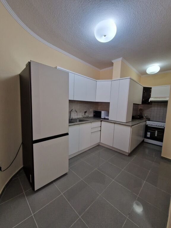 APARTAMENT ME QERA 2+1+2 RRUGA E KOSOVAREVE 90.000 LEKE FH-85666