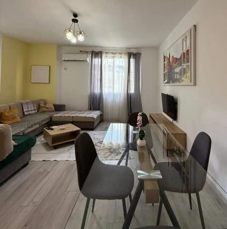 Apartment 3+1+2 bathrooms for rent at former Ekspozita, Myslym Shyri Street.
