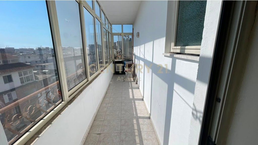 Jepet me qira apartament 3+1+2 në Lagjen Nr. 12, pranë Tregut të Fruta-Perimeve, Durres!
