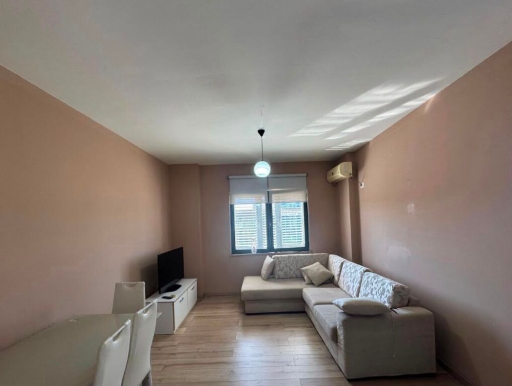 Jepet Me Qera Apartament 1+1+1 Ballkon
