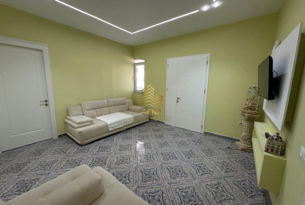 Qira, Hyrje Private, 3+1+Blk+Post Parkimi, Ish Sheshi Shqiponja, 75.000 Leke/muaj