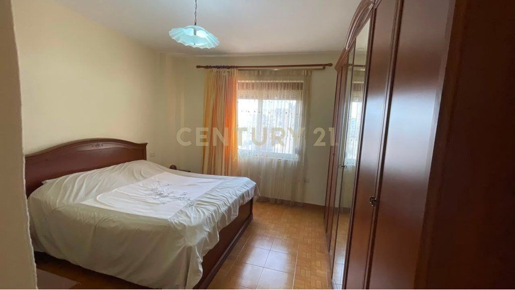 Jepet me qira apartament 3+1+2 në Lagjen Nr. 12, pranë Tregut të Fruta-Perimeve, Durres!