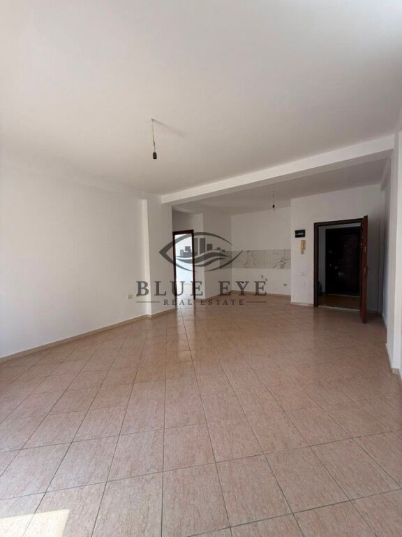 Apartament 2+1 per Shitje  2 Poste Parkimi në Plazh Teuta, Durrës!
