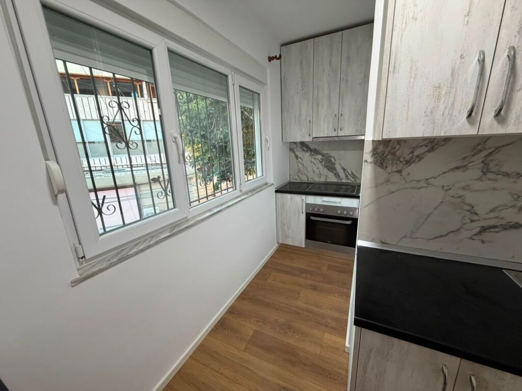 🏡 Shitet Apartament 1+1 – Laprakë (KMY)  📍 Kati 2 | Pallat ekzistues 📐 64.5 m² neto ✅ Me certifikatë pronësie 🏦 Mundësi kredie  💶 128.000 €