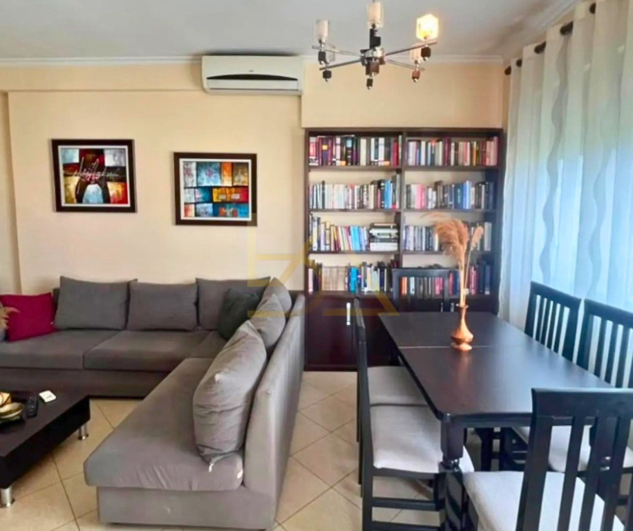 Apartament 1+1 i Mobiluar për Shitje – Fresku, Tiranë