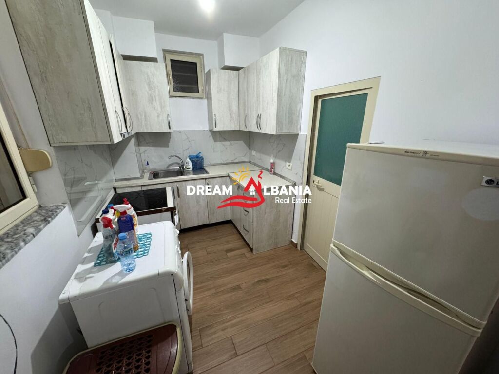 Apartament 1+1 me Qera ne Zog te Zi, prane Universitetit Logos, Tirane ( ID 4219478)