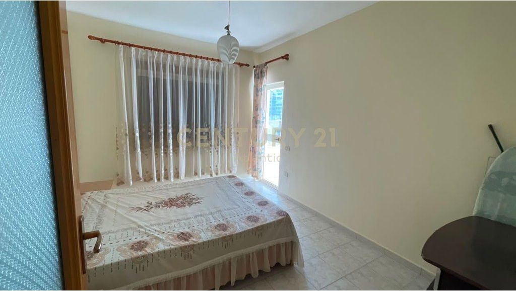 Jepet me qira apartament 3+1+2 në Lagjen Nr. 12, pranë Tregut të Fruta-Perimeve, Durres!