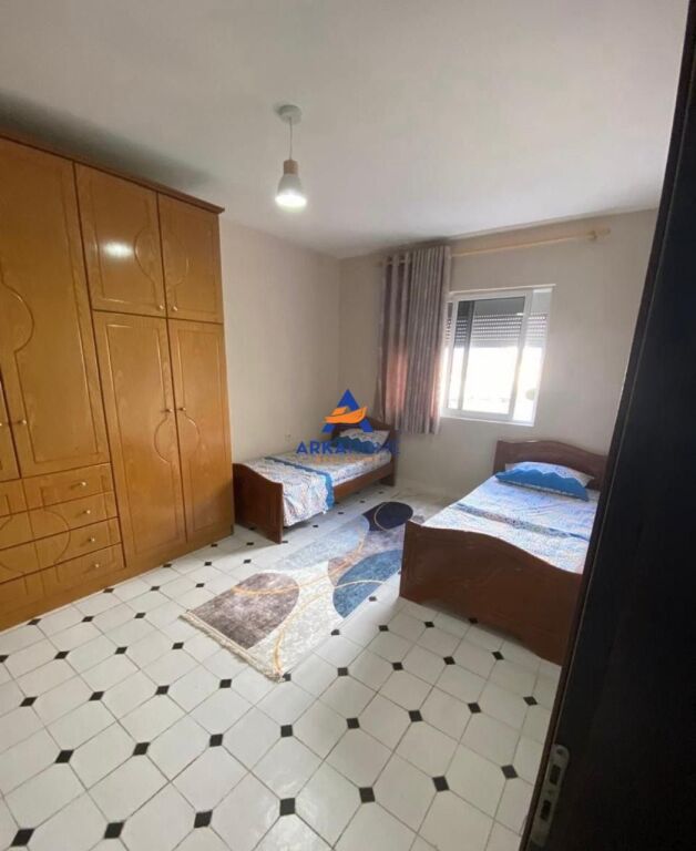 JEPET APARTAMENT ME QERA 2+1 "PRANE AMBASADES AMERIKANE" 68000 LEKE