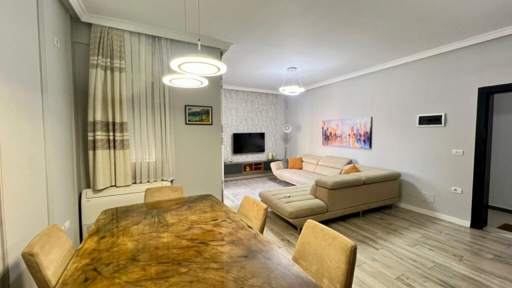 Jepet me Qera: 2+1+2Ballkone 📍Kopshti Botanik (Prane Xhamise) - 58,000 Leke/Muaj - Kati.1 - Sp.110m² || I investuar ne Detaje️