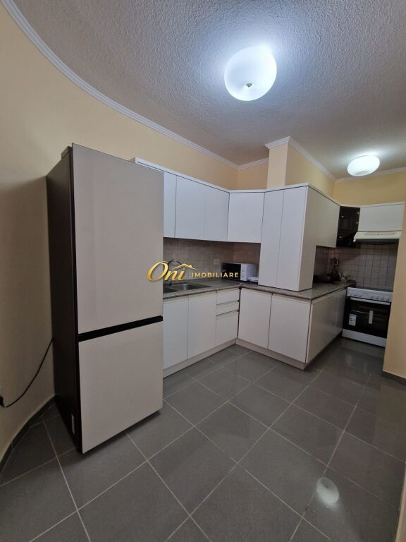 JEPET APARTAMENT ME QERA 2+1, RRUGA E KOSOVAREVE