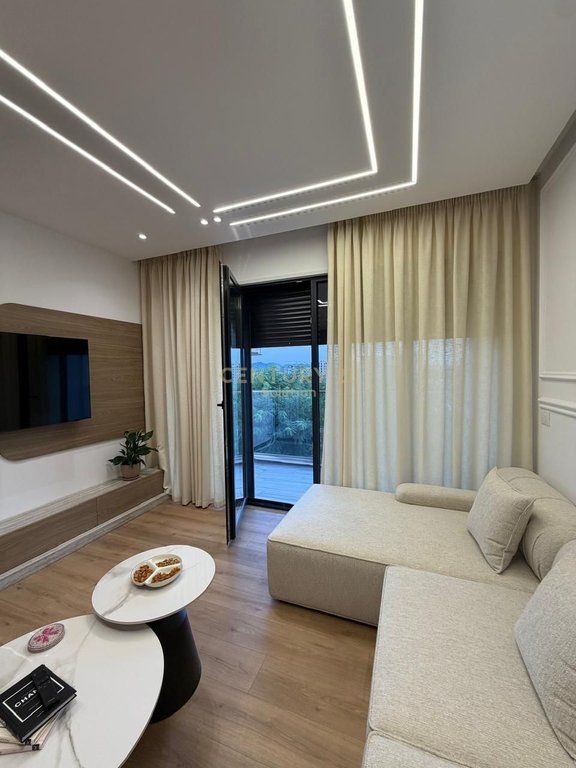 APARTAMENT 2+1+2+🅿️arking 📍PRANE KLANIT ! 860 € /Muaj 80,000 Lekë /Muaj