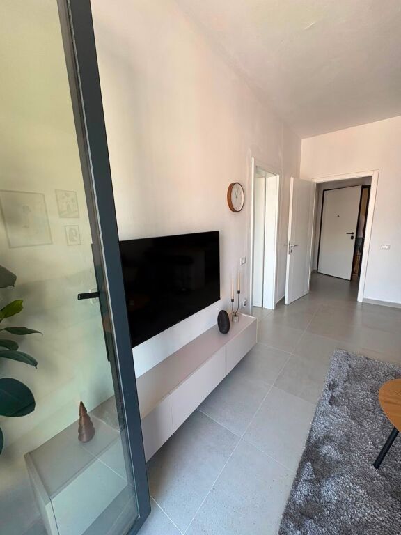 Apartament me qera 1+1 Liqeni Thate 800€