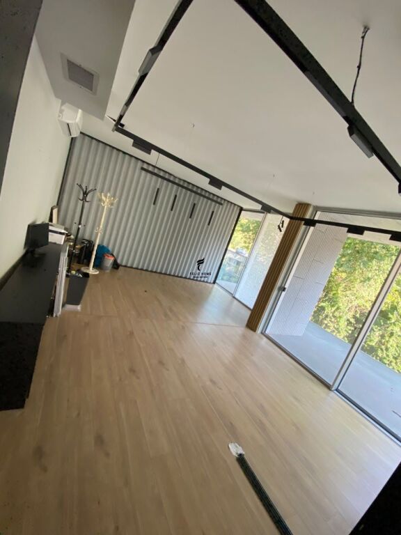 UFFICIO IN AFFITTO 520 M2 BLOK 1.550.000 LEKE FH-85787