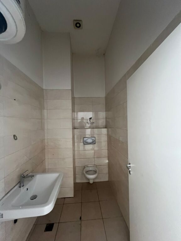 SHOP FOR RENT 35M2 SIRI KODRA 35,000 LEKE FH-85762