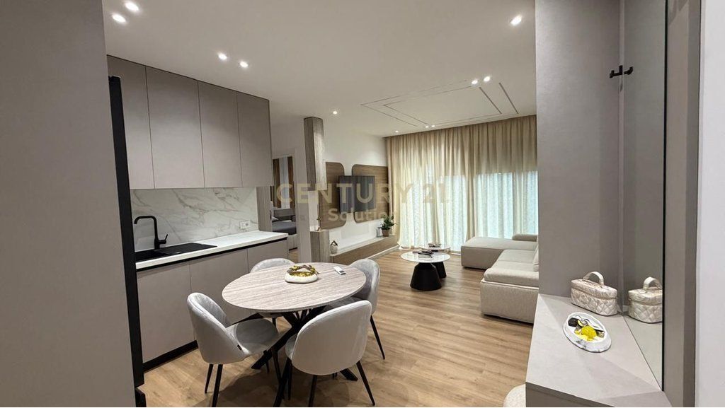 APARTAMENT 2+1+2+🅿️arking 📍PRANE KLANIT ! 860 € /Muaj 80,000 Lekë /Muaj