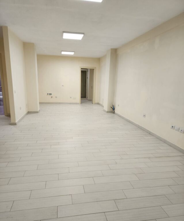 Rent | Ambjent Biznesi | Pazari i Ri | 1200 €/month
