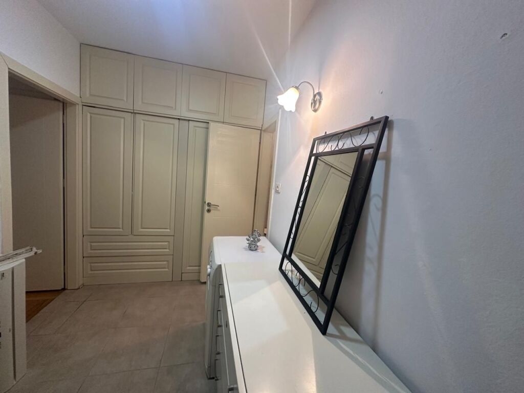 🏢Nella zona di Varri Bami, si affitta un appartamento 1+1 arredato. 50.000 Leke