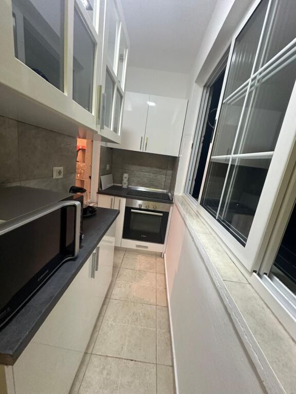 🏢Nella zona di Varri Bami, si affitta un appartamento 1+1 arredato. 50.000 Leke