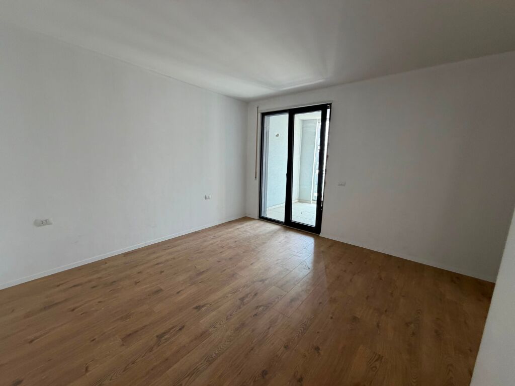Jepet me qira apartament 3+1+2Poste Parkimi tek Kompleksi Akses