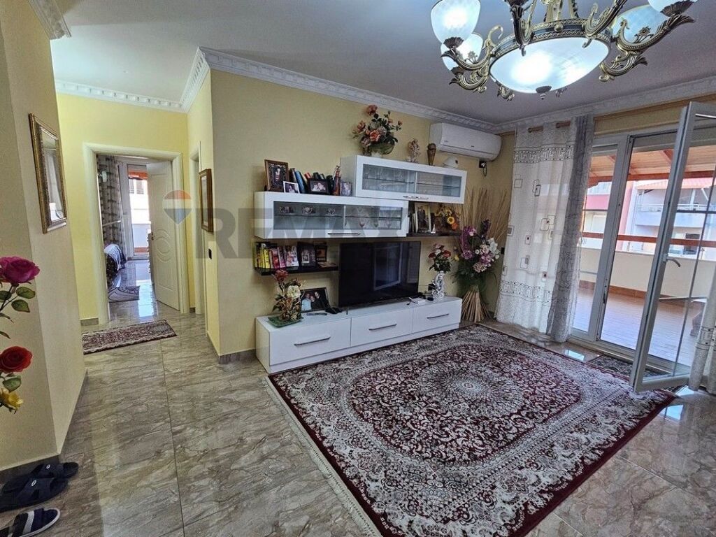 Apartament - Për Shitje - Rruga Sotir Caci, Tiranë