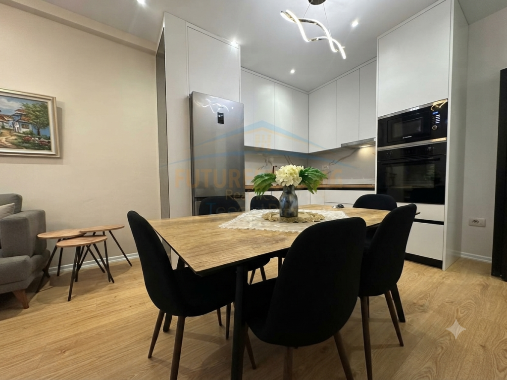 Qera, Apartament 2+1+2 Poste Parkimi,Univers City, QTU.