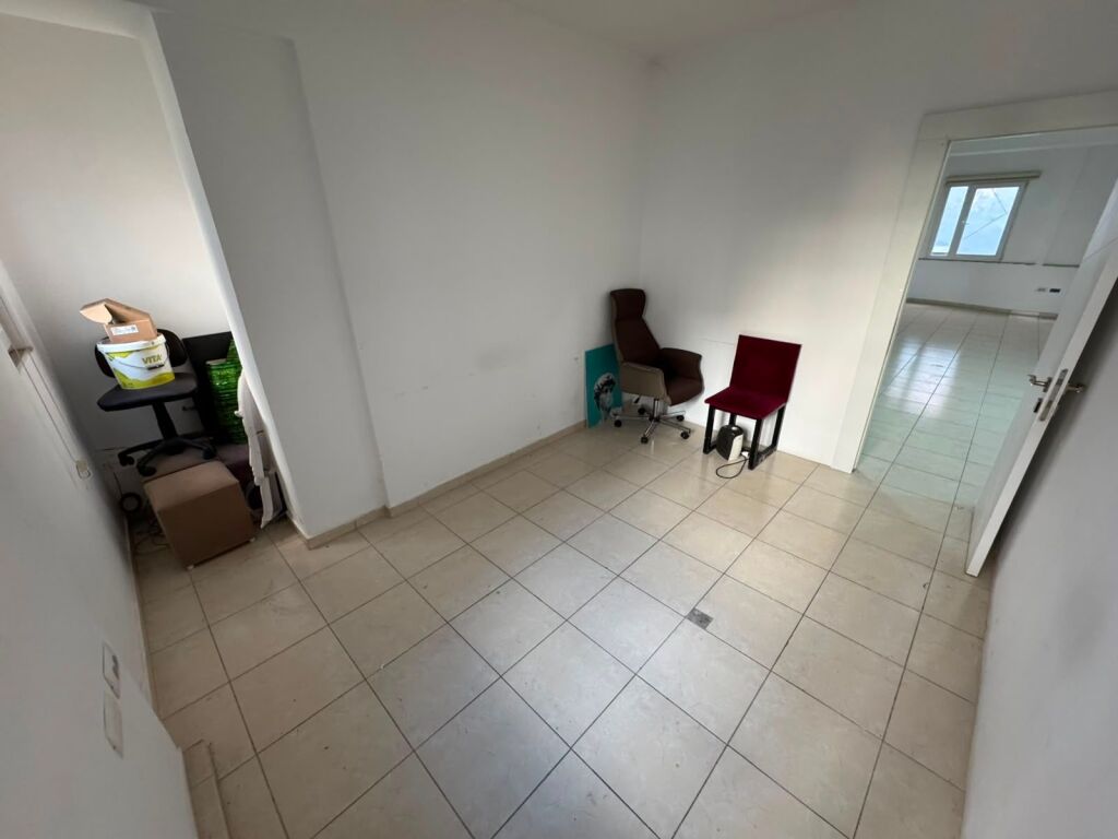 Ambient Zyre ne Rrugen e Kavajes prane Xhamis me Qera ID: 5244