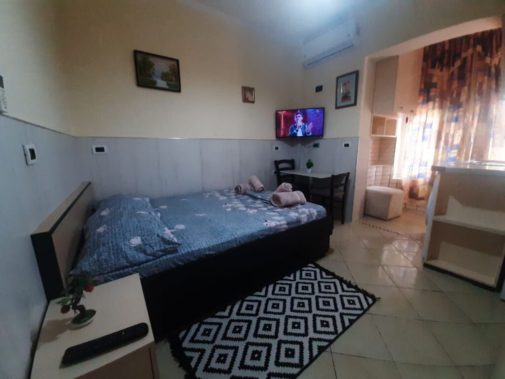 Jepet me qera Garsionere Tek 5 Maji  ID: 5245