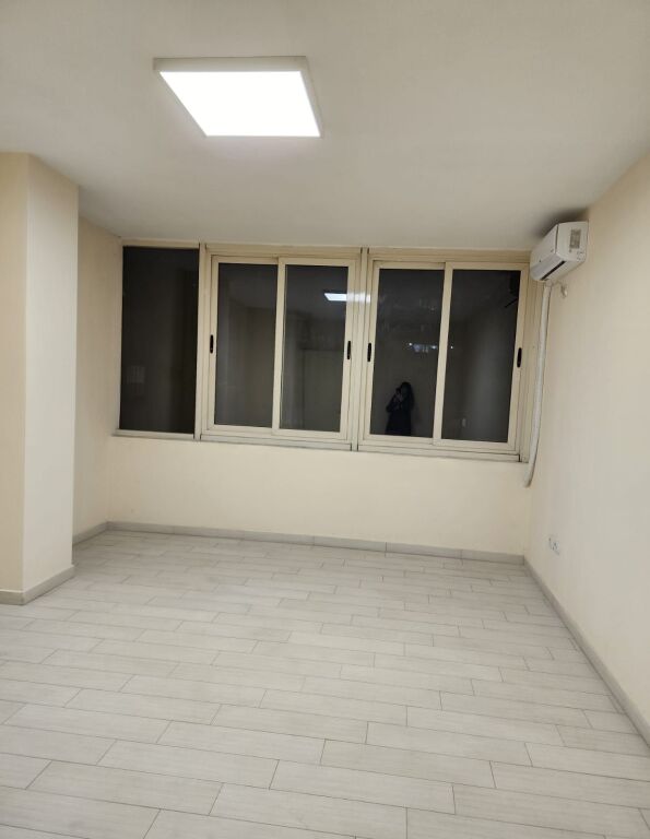 Rent | Ambjent Biznesi | Pazari i Ri | 1200 €/month