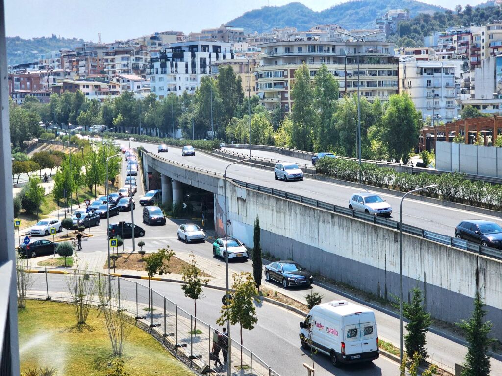 For Rent: 💻Premium Office 📍Lake View, Tirana Lake (128m²) – 3 Office Spaces, 2 Bathrooms, Terrace &amp; GARAGE 🚗 || Stunning Lake View | €1,500/Month