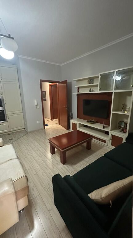 Apartament 1+1 📍 Lulishtja, Komuna e Parisit | 70.000 lek/muaj