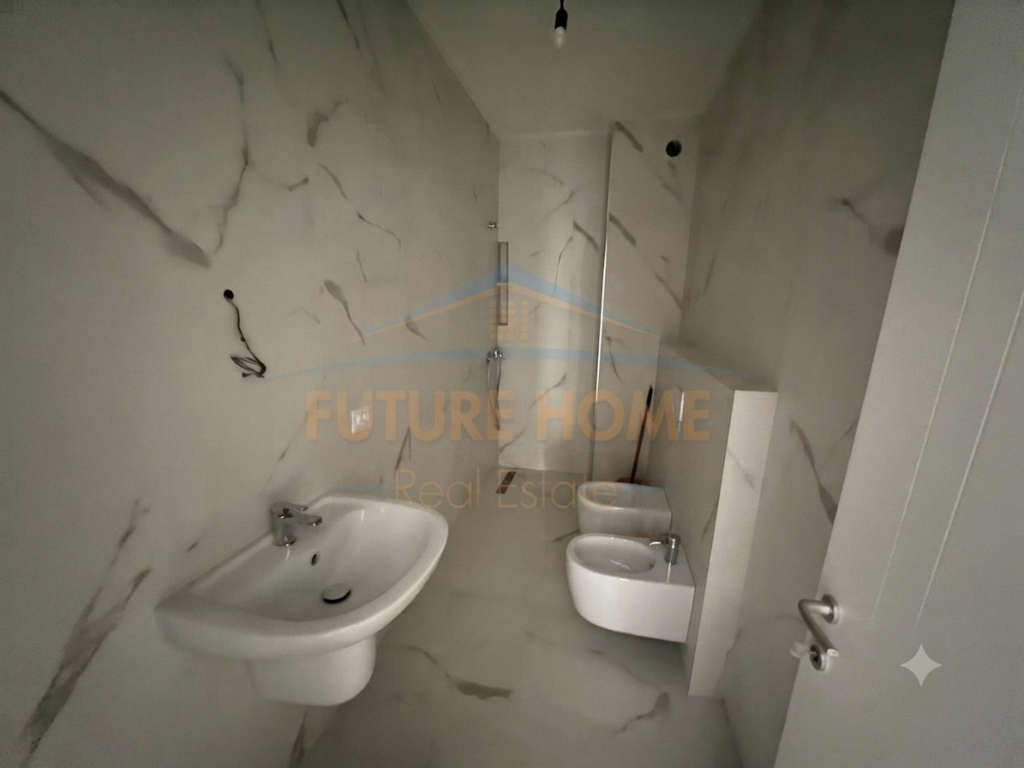 Qera, Apartament 2+1+Post parkimi, Unaza e Re