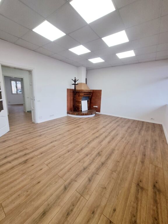 🏡 JEPET ME QIRA VILË 3-KATËSHE PRANË XHAMLLIKUT – Porcelan