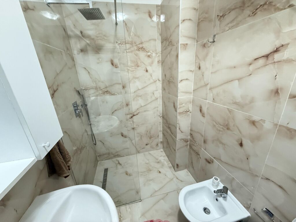 🏡 Appartamento 1+1 in affitto  📍 Ex Stazione Ferroviaria, di fronte a Quatrum Residence   💰 Prezzo: 55.000 lek/mese