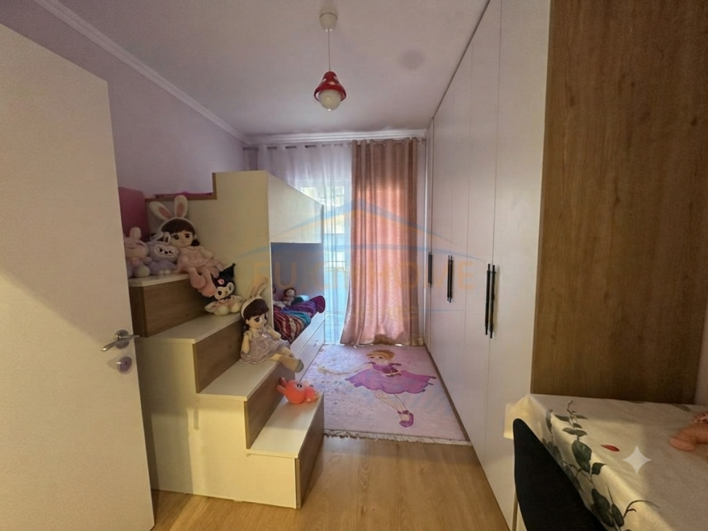 Qera, Apartament 2+1+2 Poste Parkimi,Univers City, QTU.