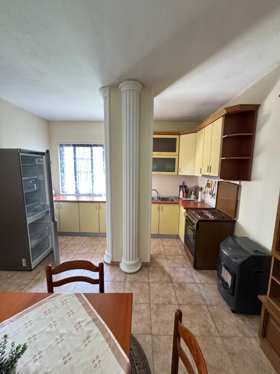 🏡 Appartamento 1+1 in affitto  📍 Piazza Wilson, vicino all'Ufficio Postale N. 8💶 Prezzo: 600 €/mese