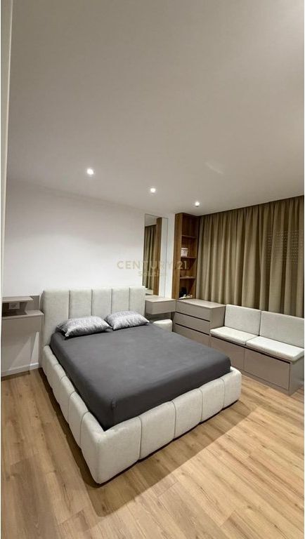 APARTAMENT 2+1+2+🅿️arking 📍PRANE KLANIT ! 860 € /Muaj 80,000 Lekë /Muaj
