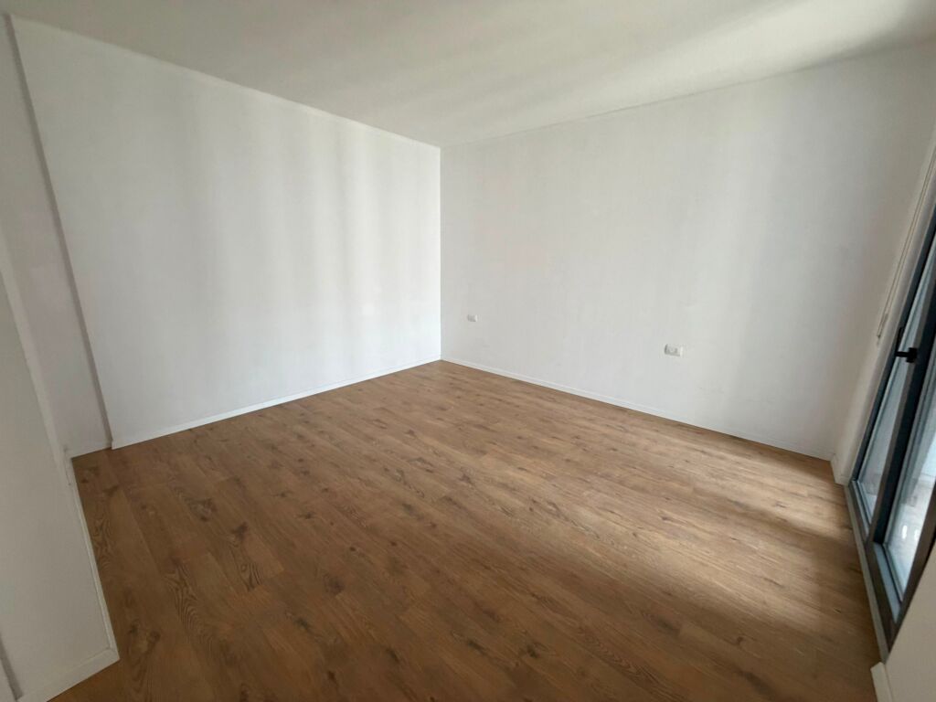 Jepet me qira apartament 3+1+2Poste Parkimi tek Kompleksi Akses