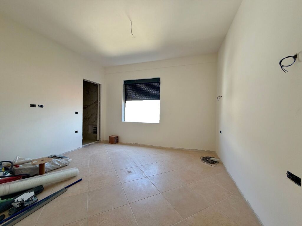 SHITET apartament 3+1 tek Universiteti "Marin Barleti", Selitë