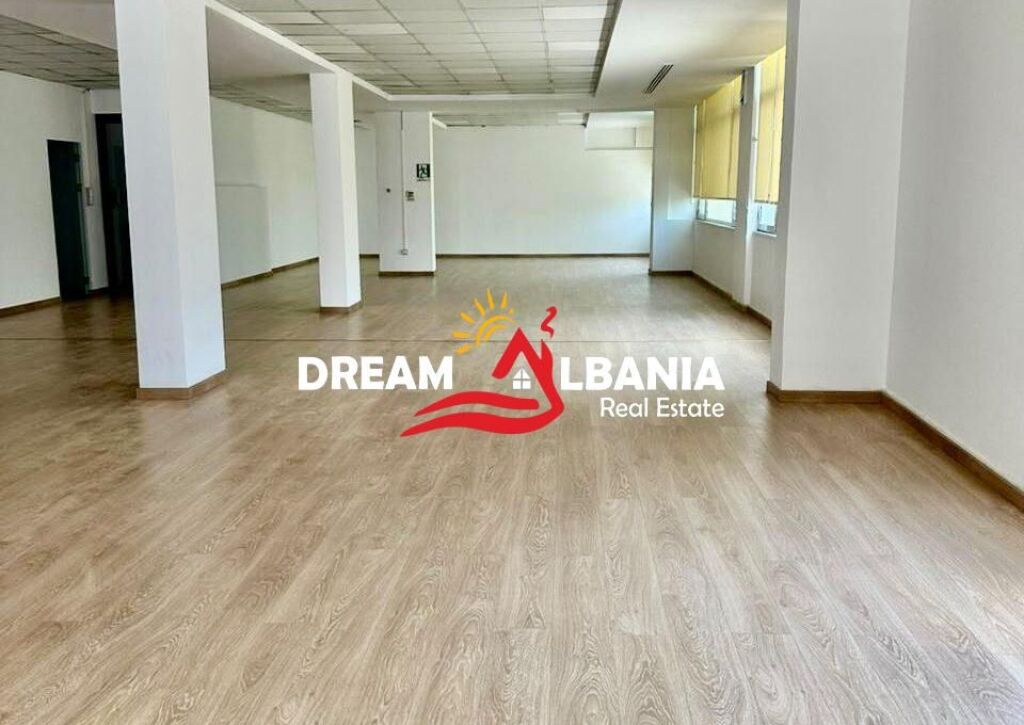 Jepet ambient biznesi me qera ne zonen e Bllokut prane Stadiumit Selman Stermasi (ID 42611545)