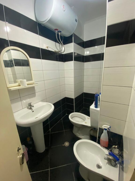 Jepet me qira apartament 2+1+Post Parkimi ne Astir