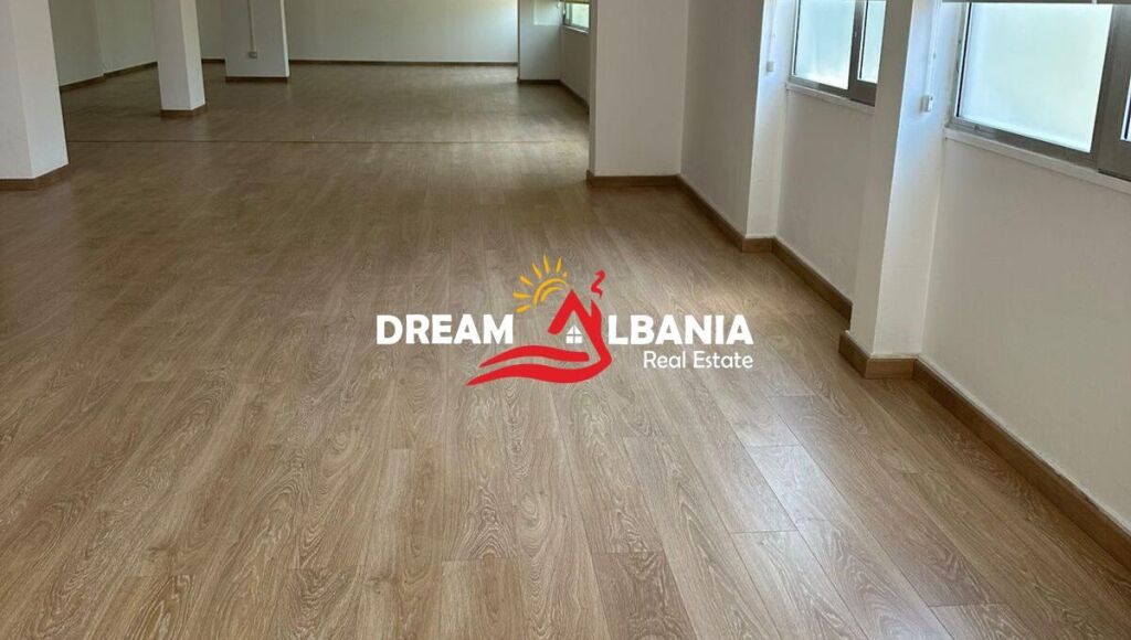 Jepet ambient biznesi me qera ne zonen e Bllokut prane Stadiumit Selman Stermasi (ID 42611545)