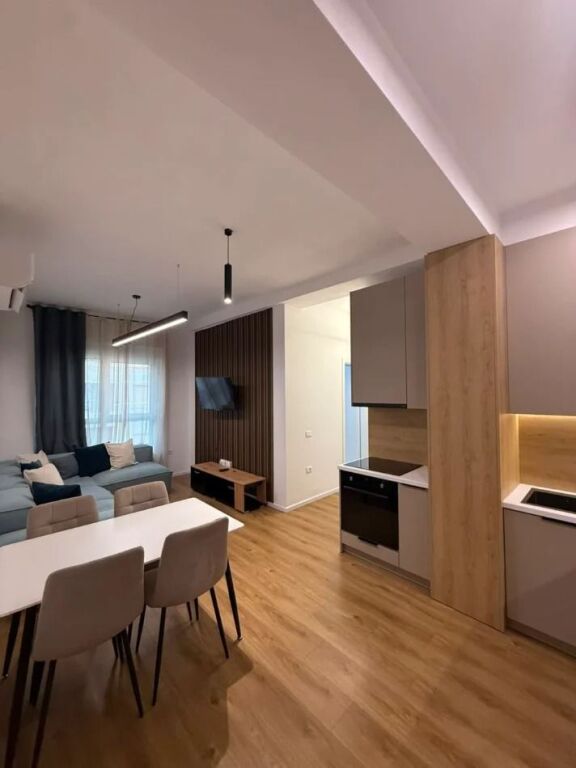 Ne zonen e Ali Demit,Rezidenca Kadiu jepet me qera apartament 2+1,i mobiluar.55,000Leke
