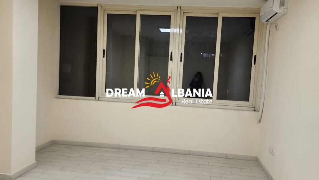 Zyre me Qera me 4 ambjente tek Pazari i Ri ne rrugen Tefta Tashko (ID 4261757)