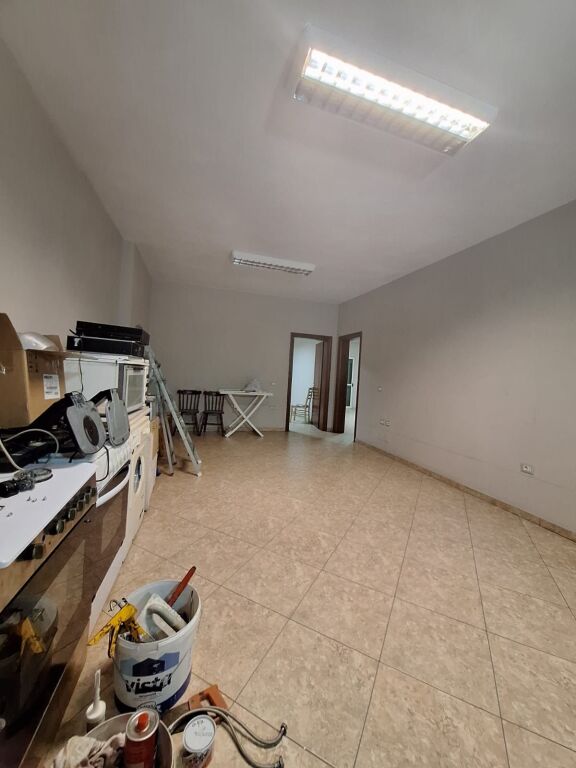 📣 For rent  🏡 Business premises: 3 rooms; 1 kitchen; 1 living room; 2 toilets  📍Kodra e Diellit, Shkëlqim Fusha Street   🏢 2nd floor (residential)  🛗 With elevator  📐 Area: 250m2  ☀️ Balcony with spacious area around the apartment   💰 Negotiable price