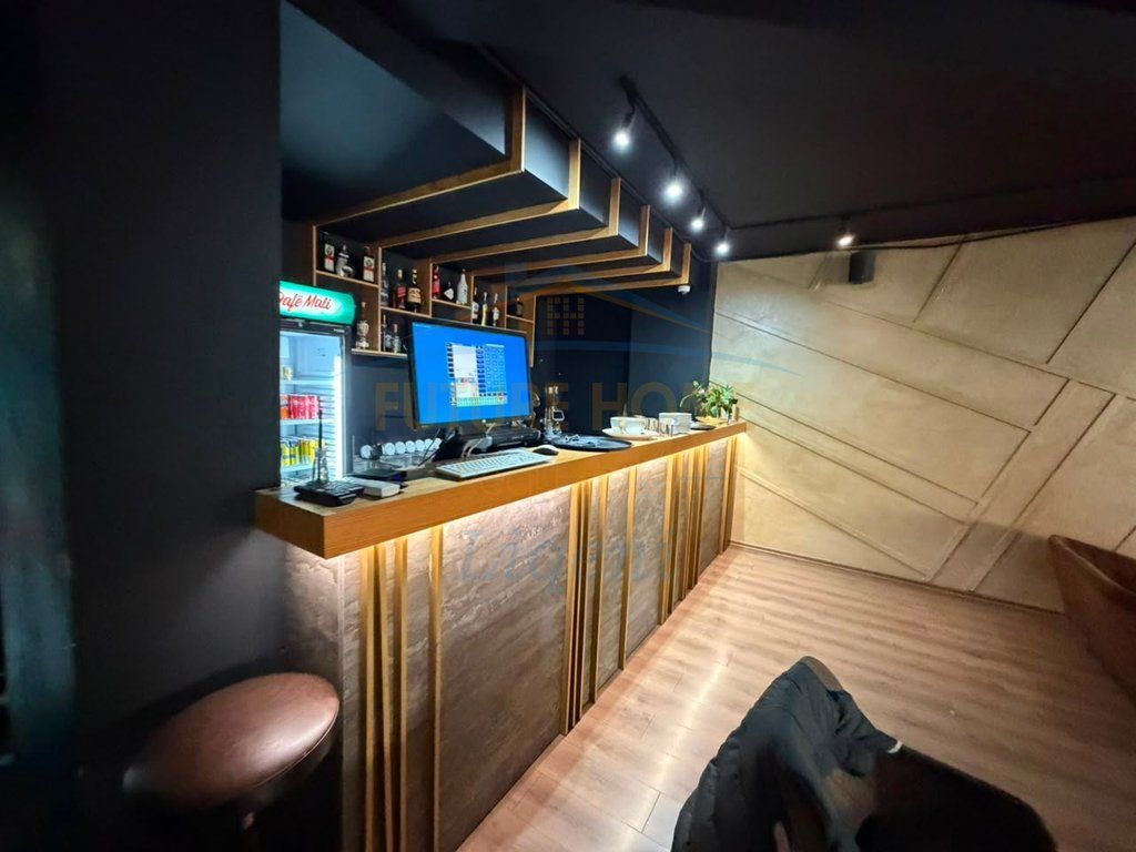 State, Bar-Cafe, Fresk, Tirana.