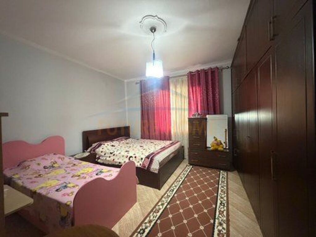 Shitet, Shtepi Private, Shkoze , Tirane
