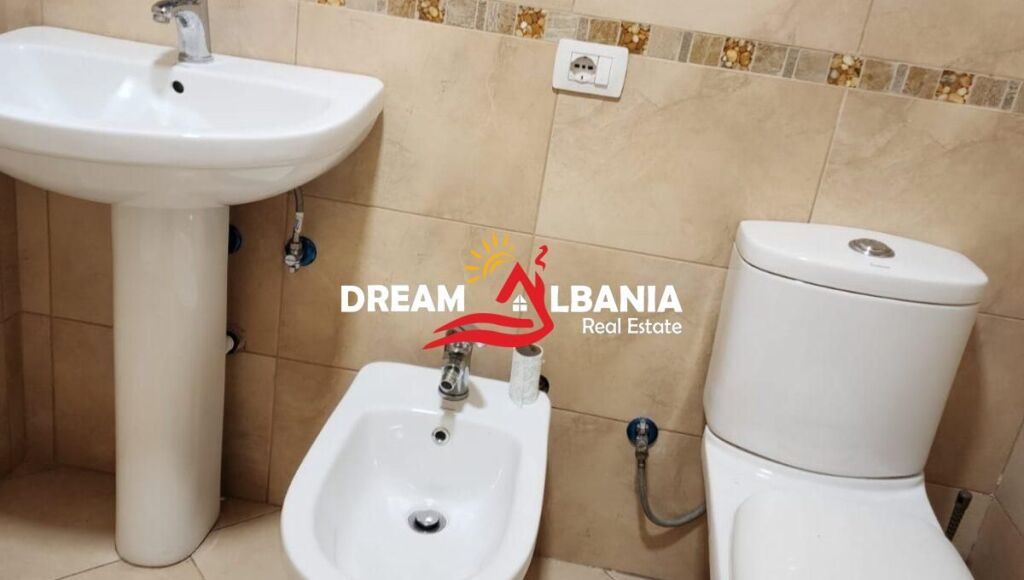 Zyre me Qera me 4 ambjente tek Pazari i Ri ne rrugen Tefta Tashko (ID 4261757)