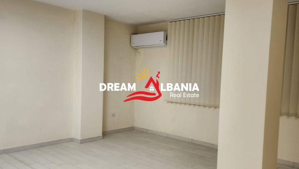 Zyre me Qera me 4 ambjente tek Pazari i Ri ne rrugen Tefta Tashko (ID 4261757)